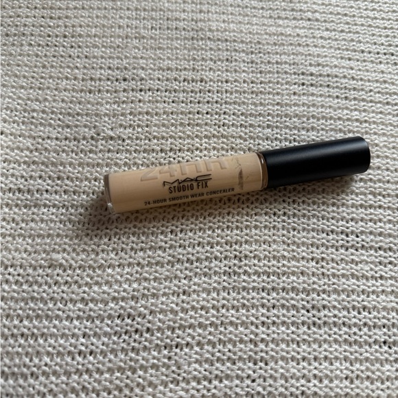 MAC Cosmetics Studio Fix Concealer - Beige - Picture 1 of 1